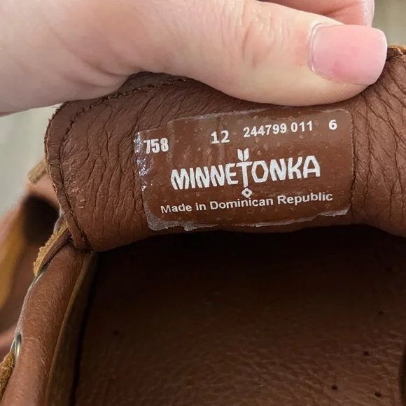 Minnetonka Tan Leather Men's Slip-Ons - Picture 4 of 6